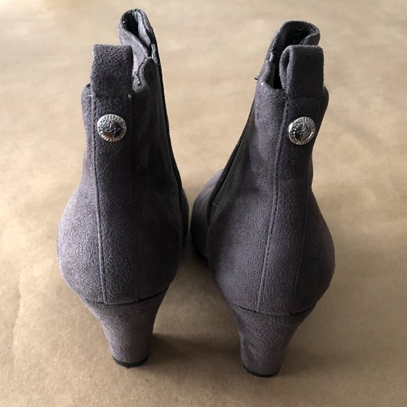 BCBG Microsuede Grey Pull-On Heeled Booties - Picture 4 of 6